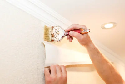 Pose de papier peint au Croisty — revêtements muraux et toiles de verre